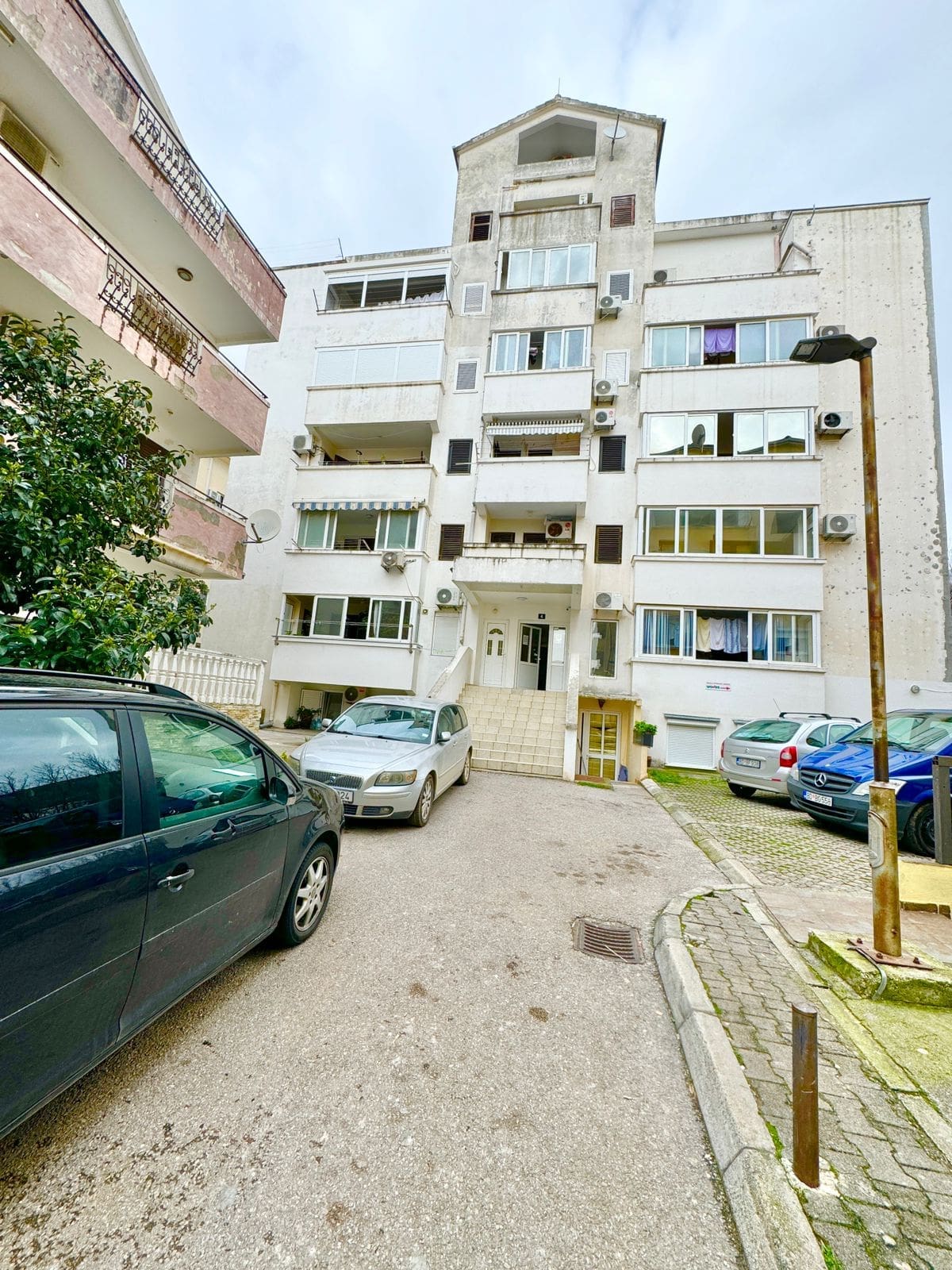 Modern Two Bedroom Apartment in Budva’s Prime Residential Area, Montenegro – MRENB114