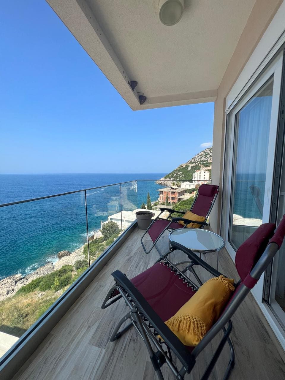 Furnished 2-Bedroom Waterfront Residence — Pool, Private Beach & Parking, 5 km from Bar, Montenegro – MRENB116