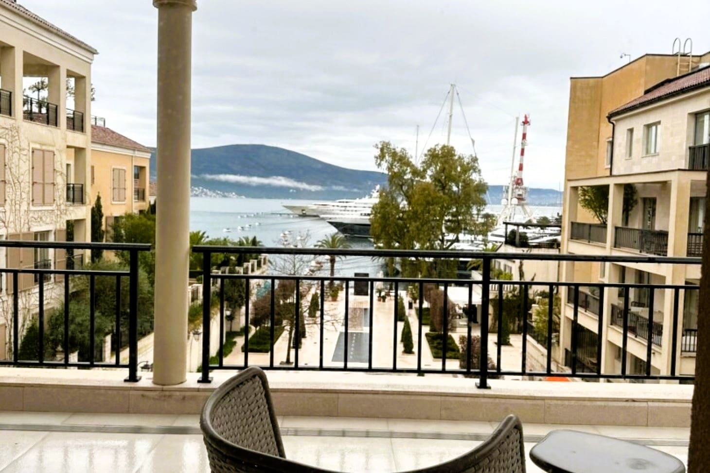 Penthouse Porto Montenegro — Zeta Building, 247 m², Full Capital Renovation 2025, Montenegro – MRE