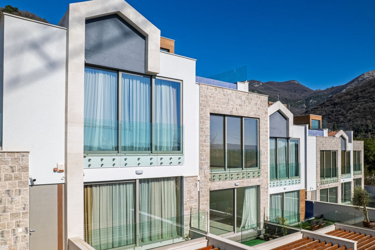 Lastva Park Townhouses Tivat: Premium 240-350m² Homes with Private Pools, Montenegro – MREMB-18