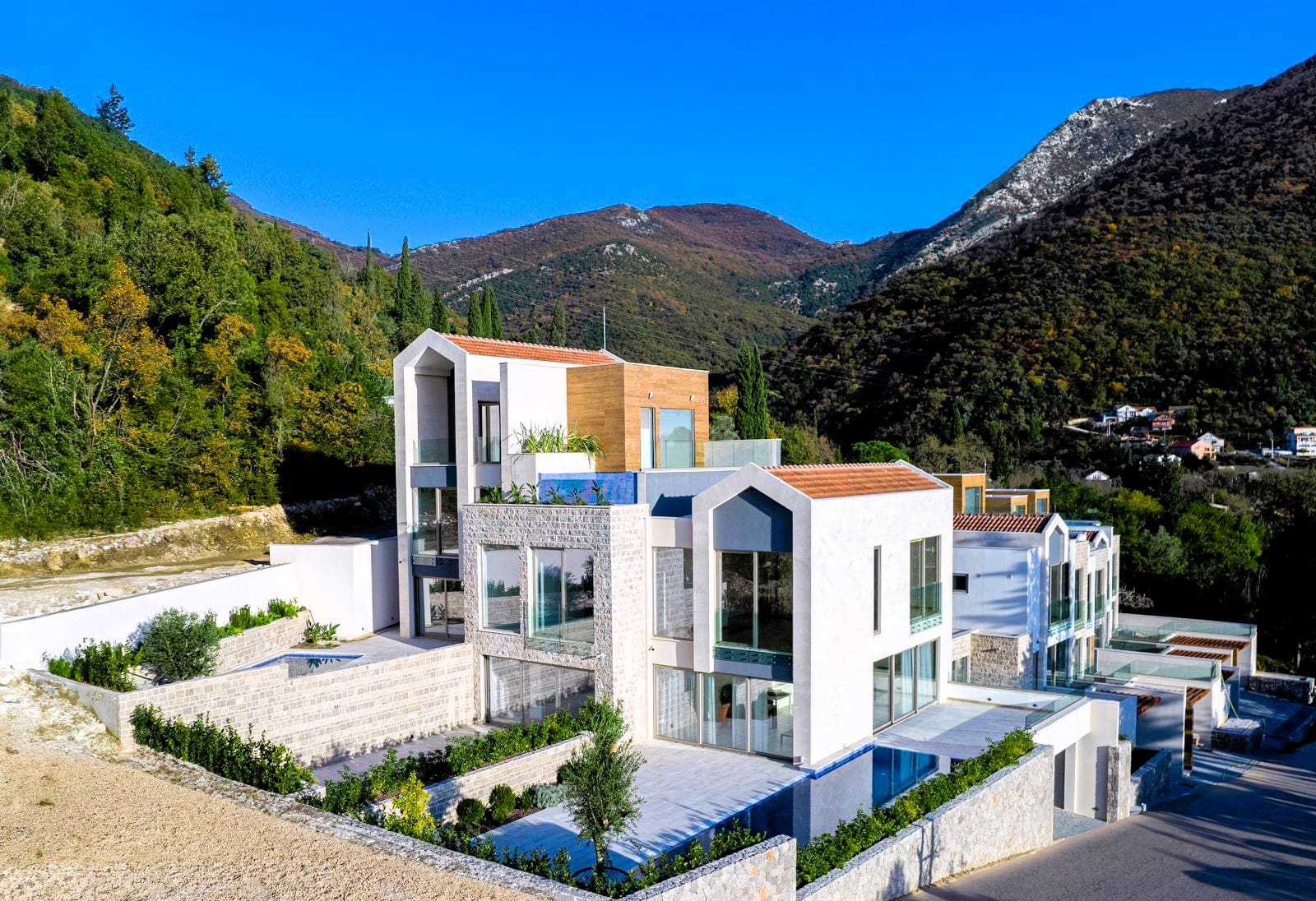 Lastva Park Townhouses Tivat: Premium 240-350m² Homes with Private Pools, Montenegro – MREMB-18