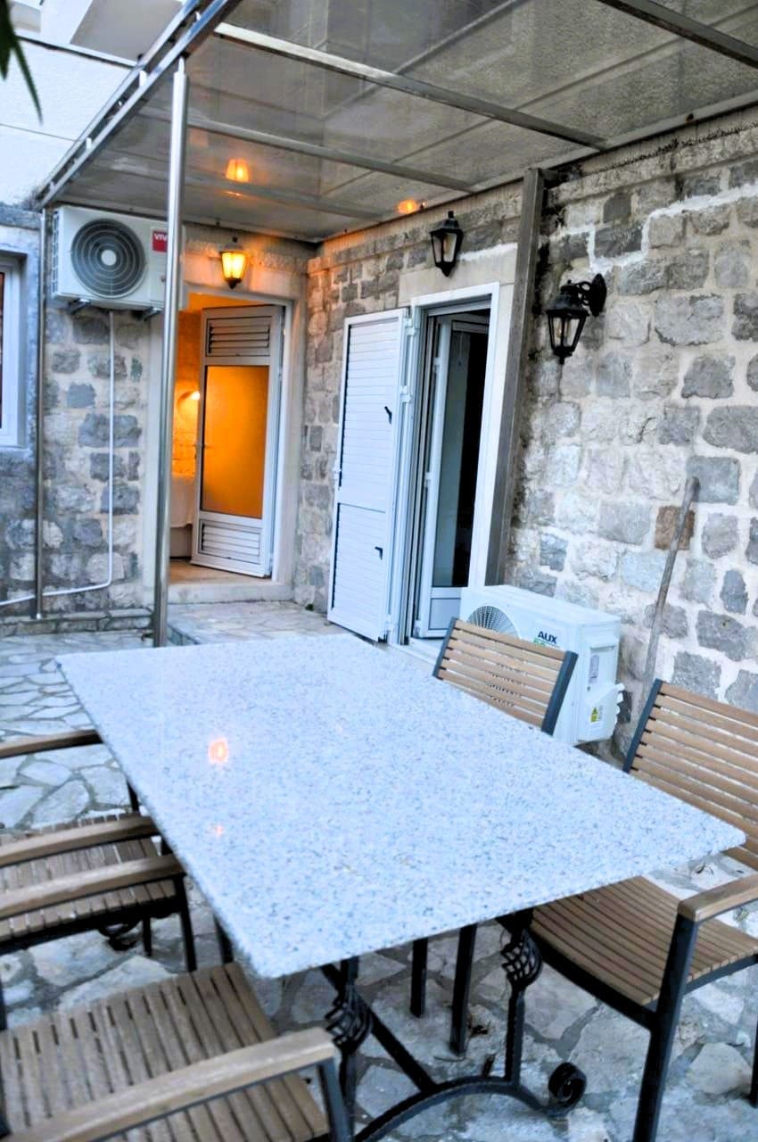 Prčanj First Line Apartment 110m² | Kotor Bay, Montenegro – MRENT-1