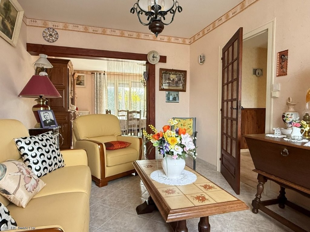 3 bedroom House in Ruffec, France – r7445