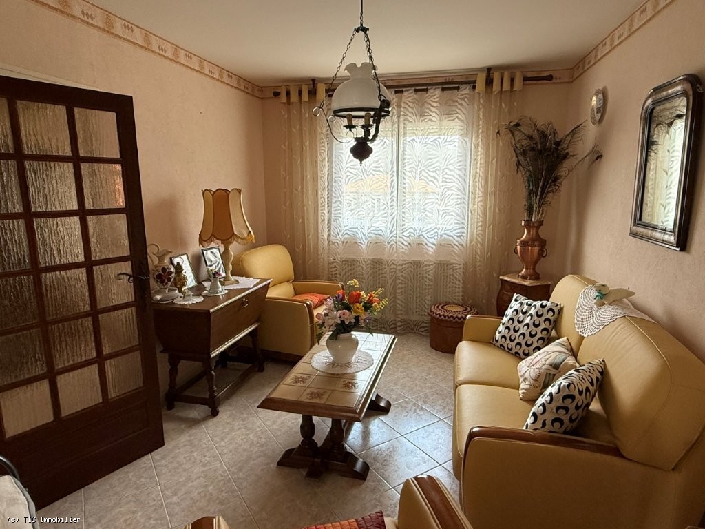 3 bedroom House in Ruffec, France – r7445