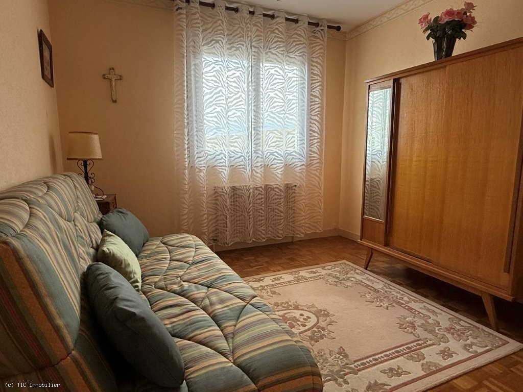 3 bedroom House in Ruffec, France – r7445