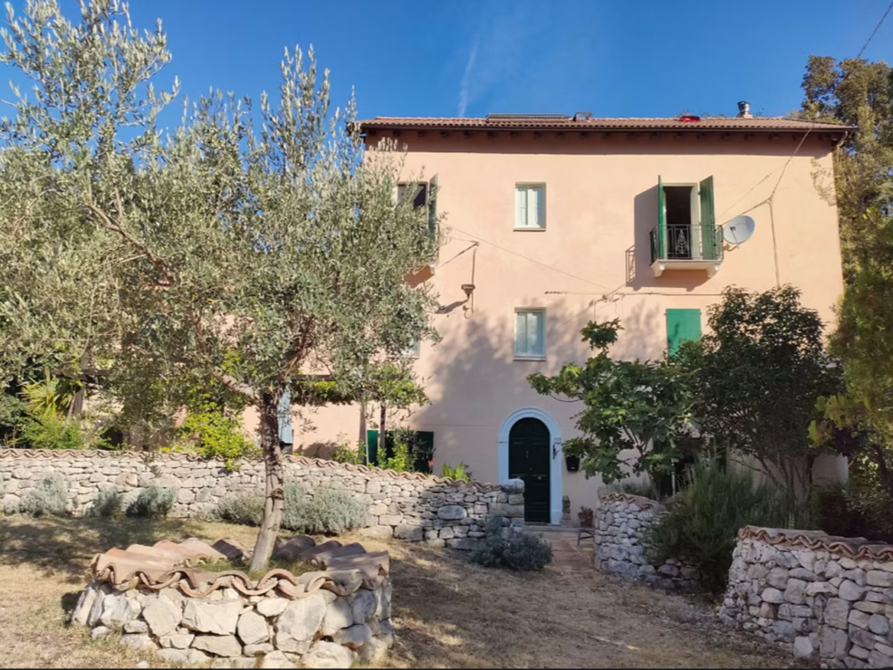 Italian Country Villa Abruzzo Payable over 10 years No Mortgage Required