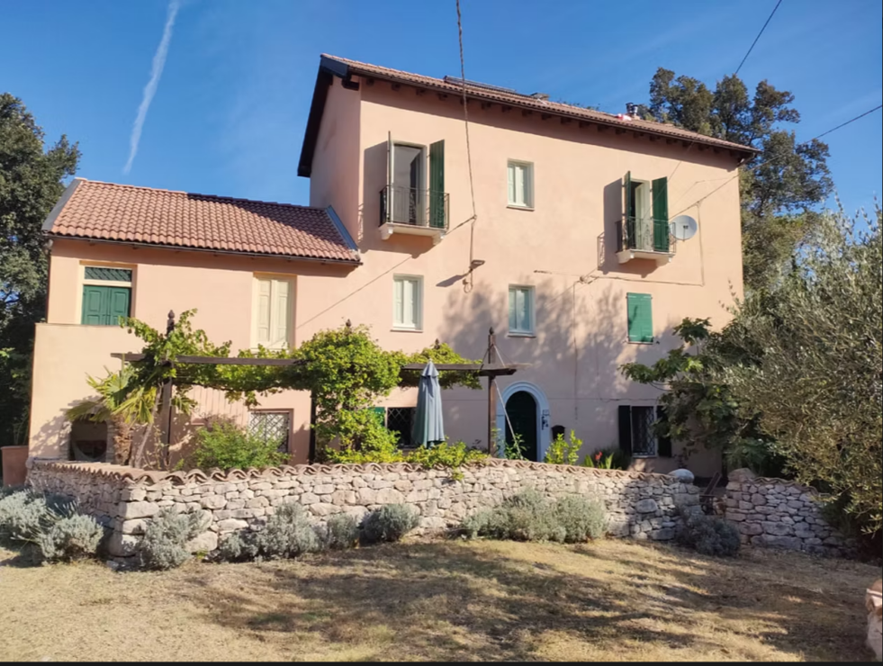 Italian Country Villa Abruzzo Payable over 10 years No Mortgage Required