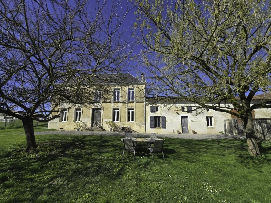 4 bedroom maison in Saint Pierre De Juillers, Charente-Maritime, France