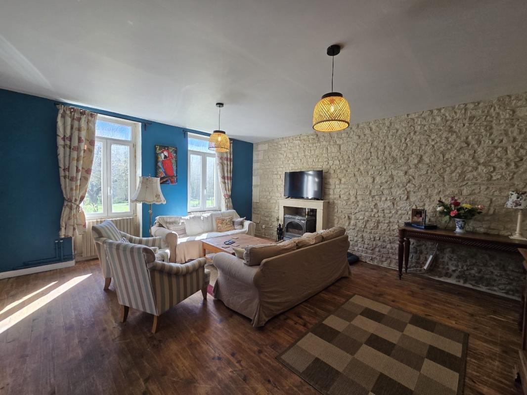 4 bedroom maison in Saint Pierre De Juillers, Charente-Maritime, France