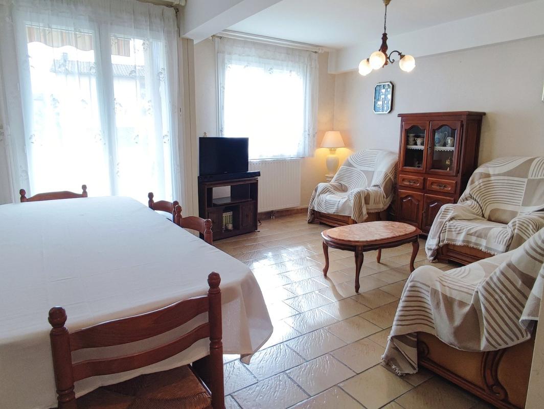 2 bedroom t3 in Foix, Ariège, France