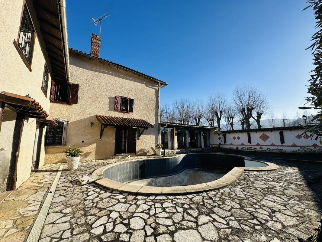 7 bedroom maison de village in Prat Bonrepaux, Ariège, France