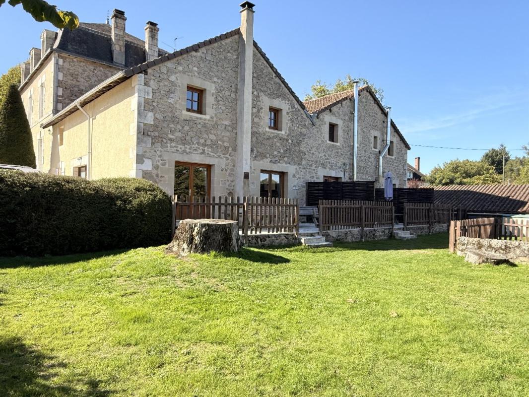 14 bedroom maison in Piegut Pluviers, Dordogne, France