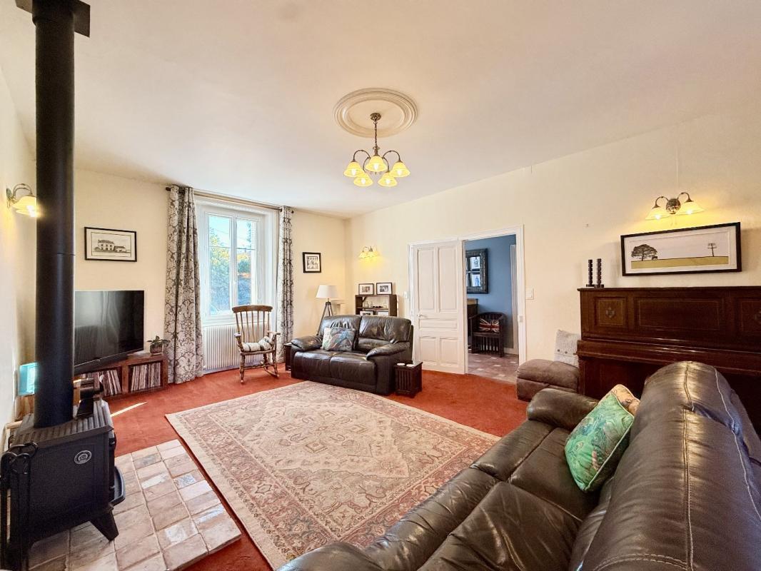 14 bedroom maison in Piegut Pluviers, Dordogne, France