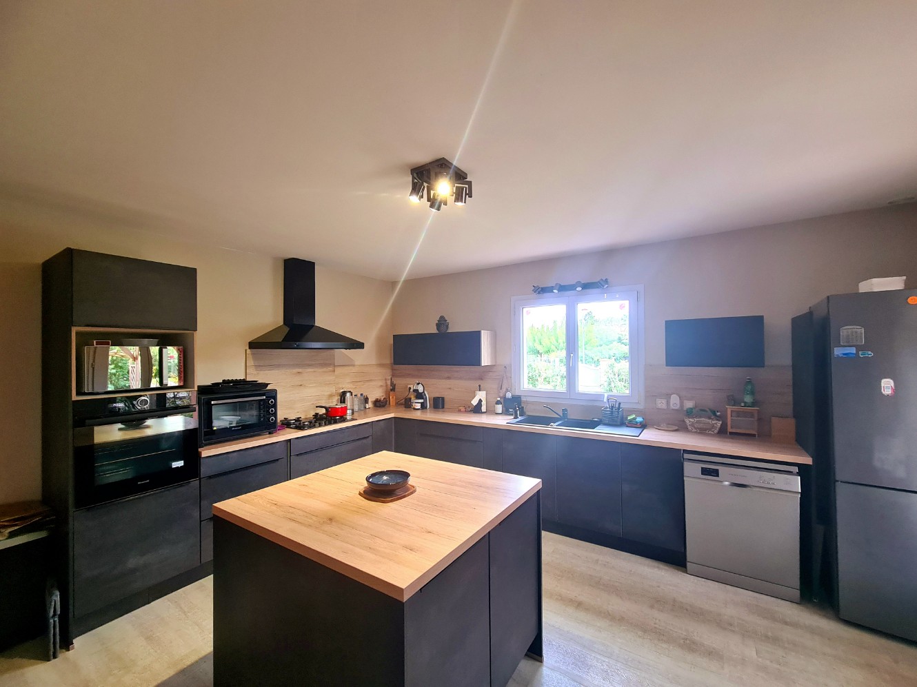 4 bedroom Detached House in Puissalicon, Herault, France – p415800ee