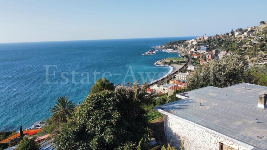 EA1335 Sea view villa for sale in Bordighera in an exclusive location with a large garden