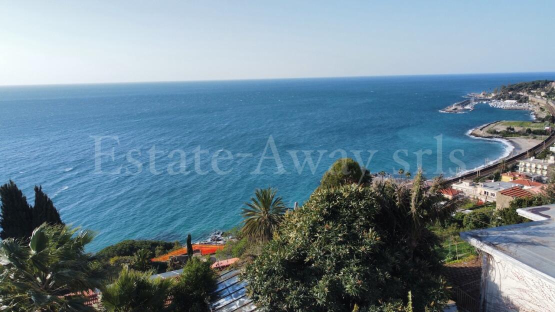 EA1335 Sea view villa for sale in Bordighera in an exclusive location with a large garden