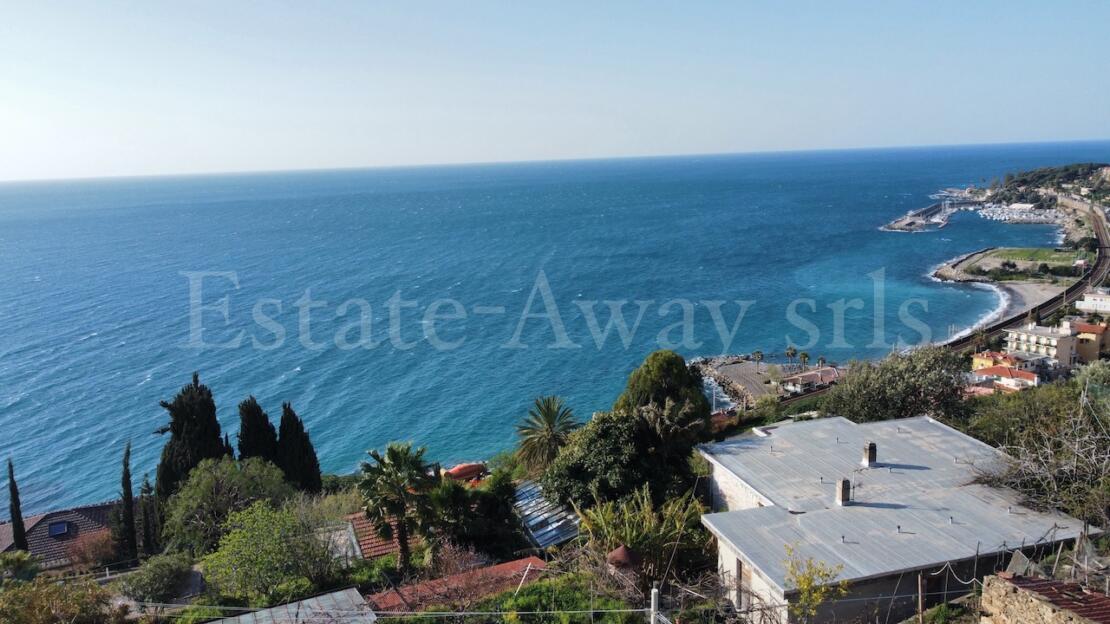 EA1335 Sea view villa for sale in Bordighera in an exclusive location with a large garden