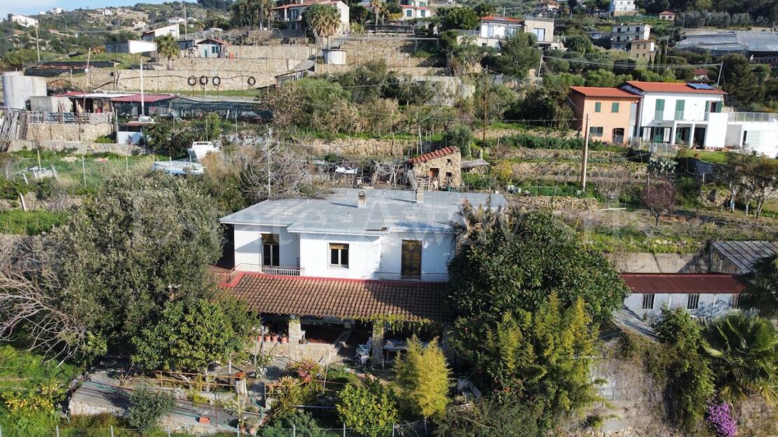 EA1335 Sea view villa for sale in Bordighera in an exclusive location with a large garden