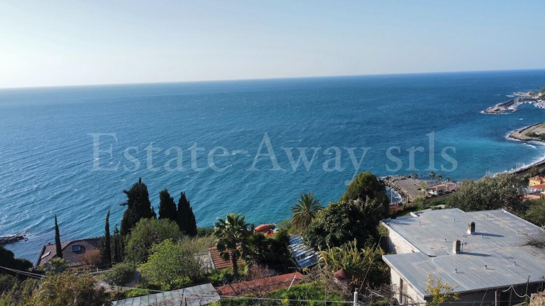 EA1335 Sea view villa for sale in Bordighera in an exclusive location with a large garden