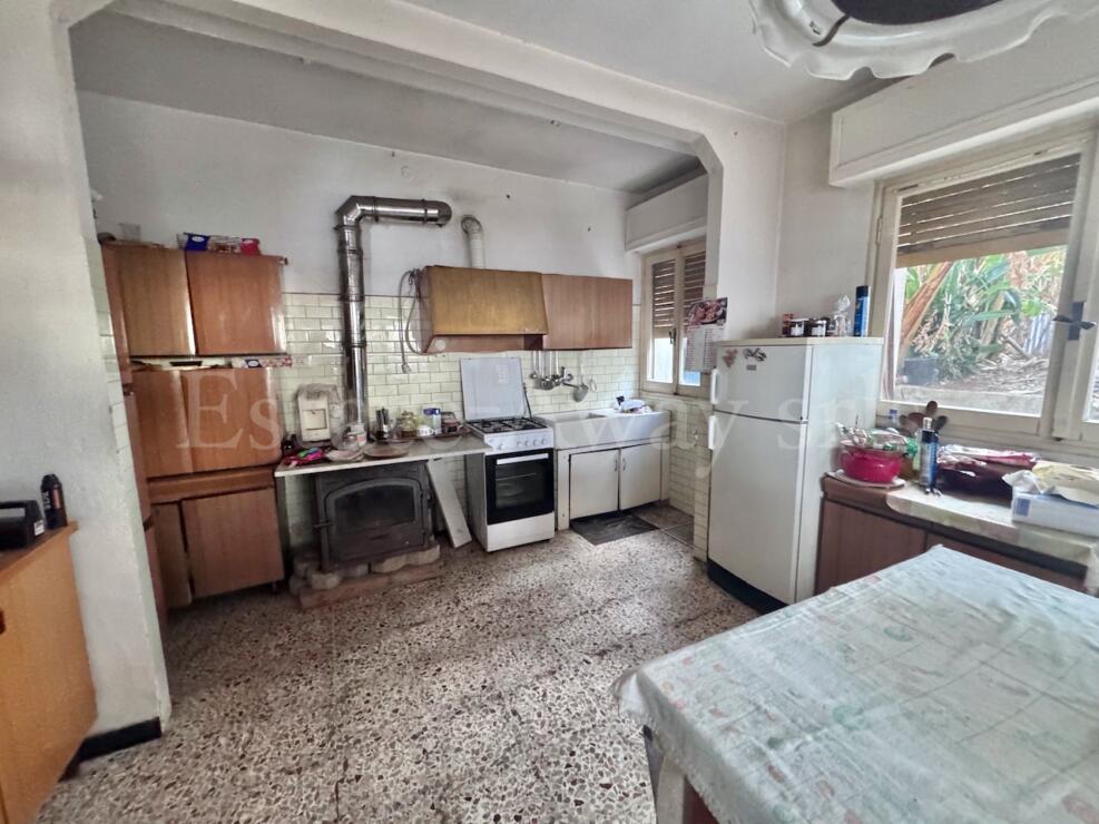 EA1335 Sea view villa for sale in Bordighera in an exclusive location with a large garden