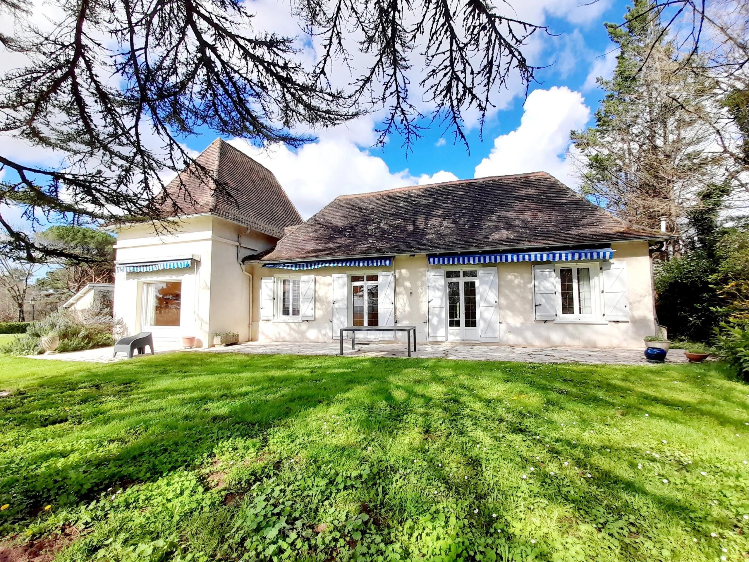 Perigordian style house, pool and stunning views over Bergerac, Aquitaine – France – BVI77469