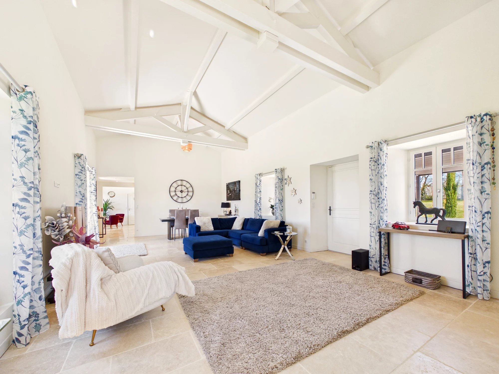 Beautifully renovated stone farmhouse with stunning vistas, Aquitaine – France – BVI84438