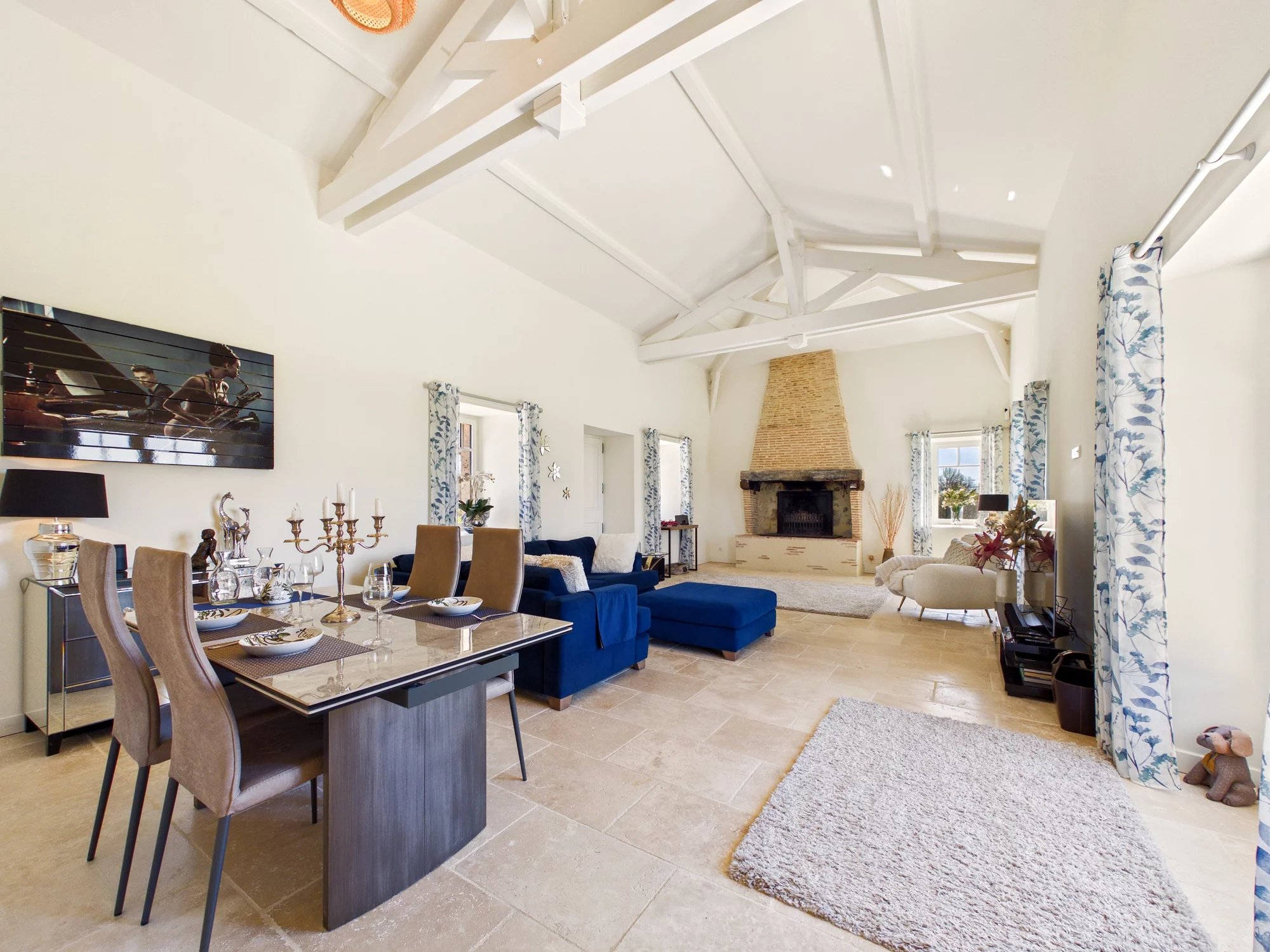 Beautifully renovated stone farmhouse with stunning vistas, Aquitaine – France – BVI84438