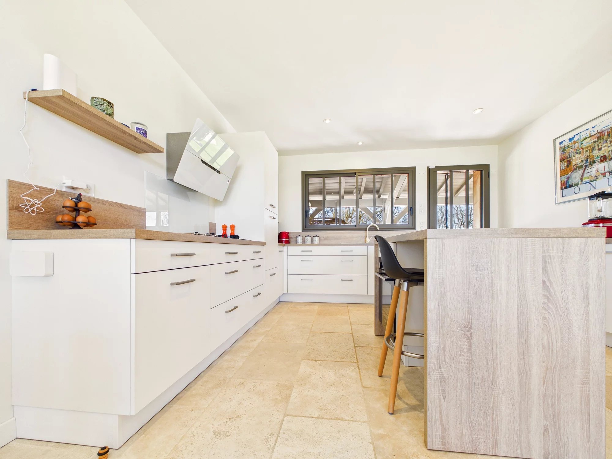 Beautifully renovated stone farmhouse with stunning vistas, Aquitaine – France – BVI84438