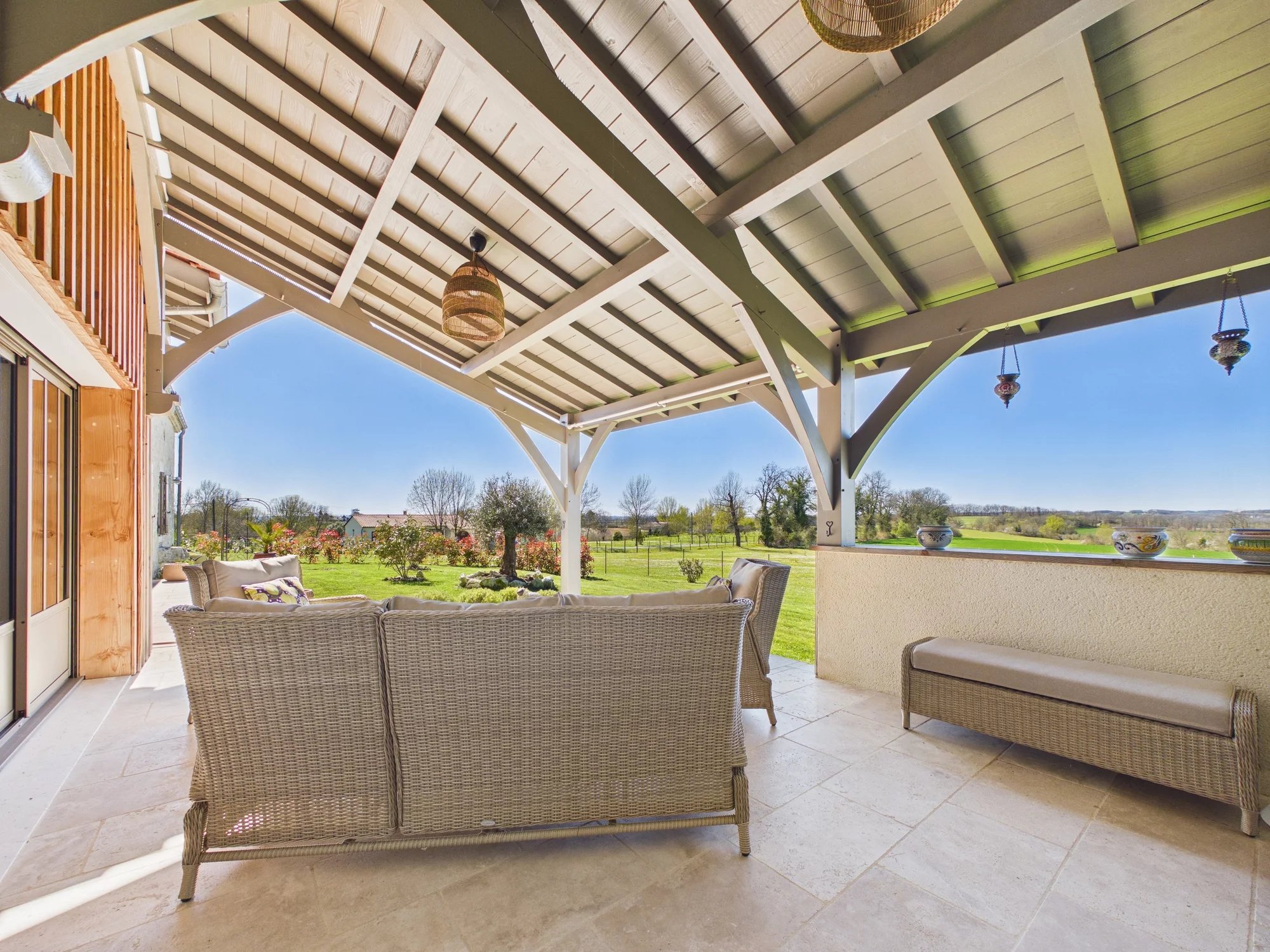 Beautifully renovated stone farmhouse with stunning vistas, Aquitaine – France – BVI84438