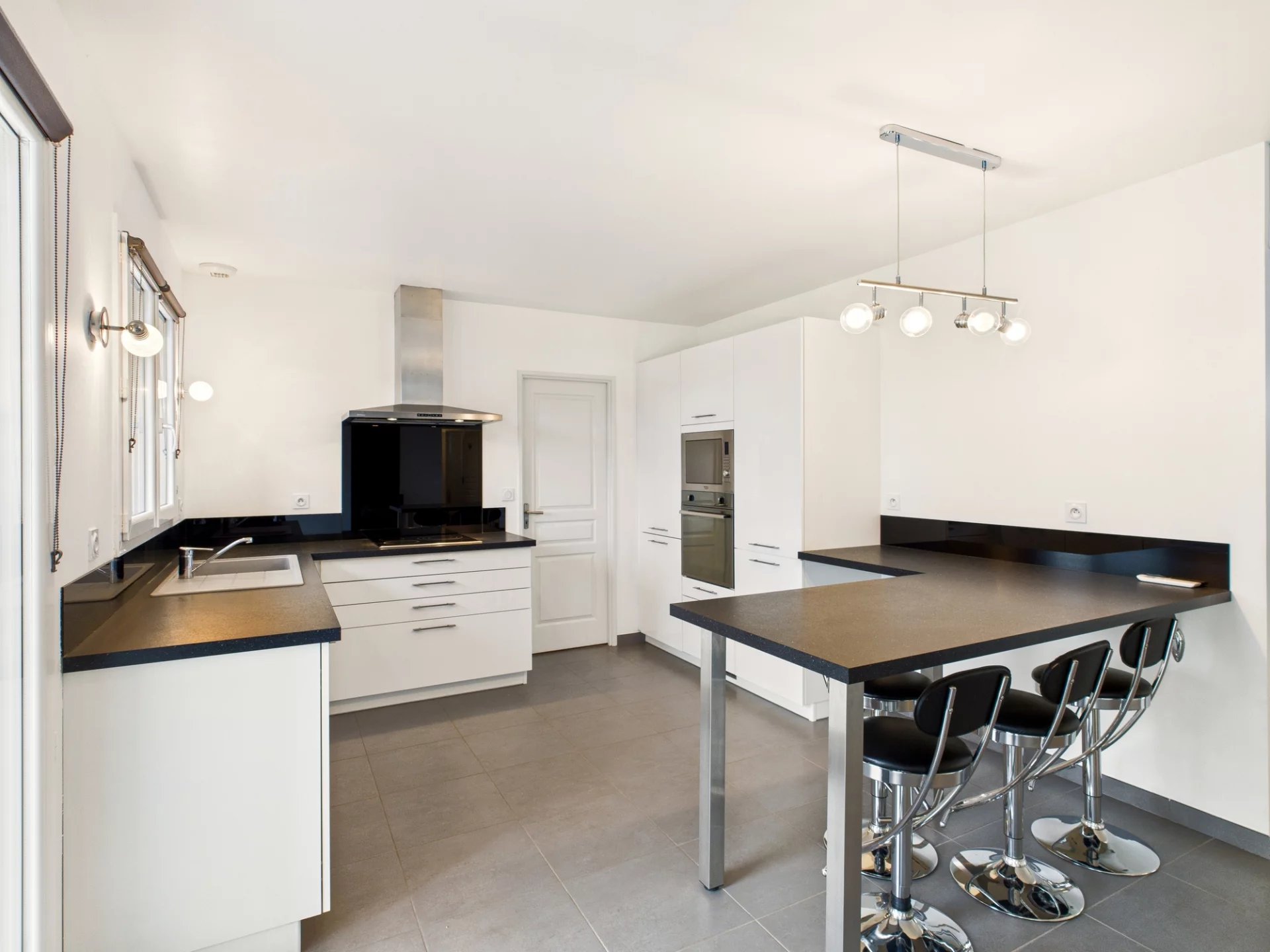 Stylish Modern Home with Panoramic Views, Aquitaine – France – BVI83061