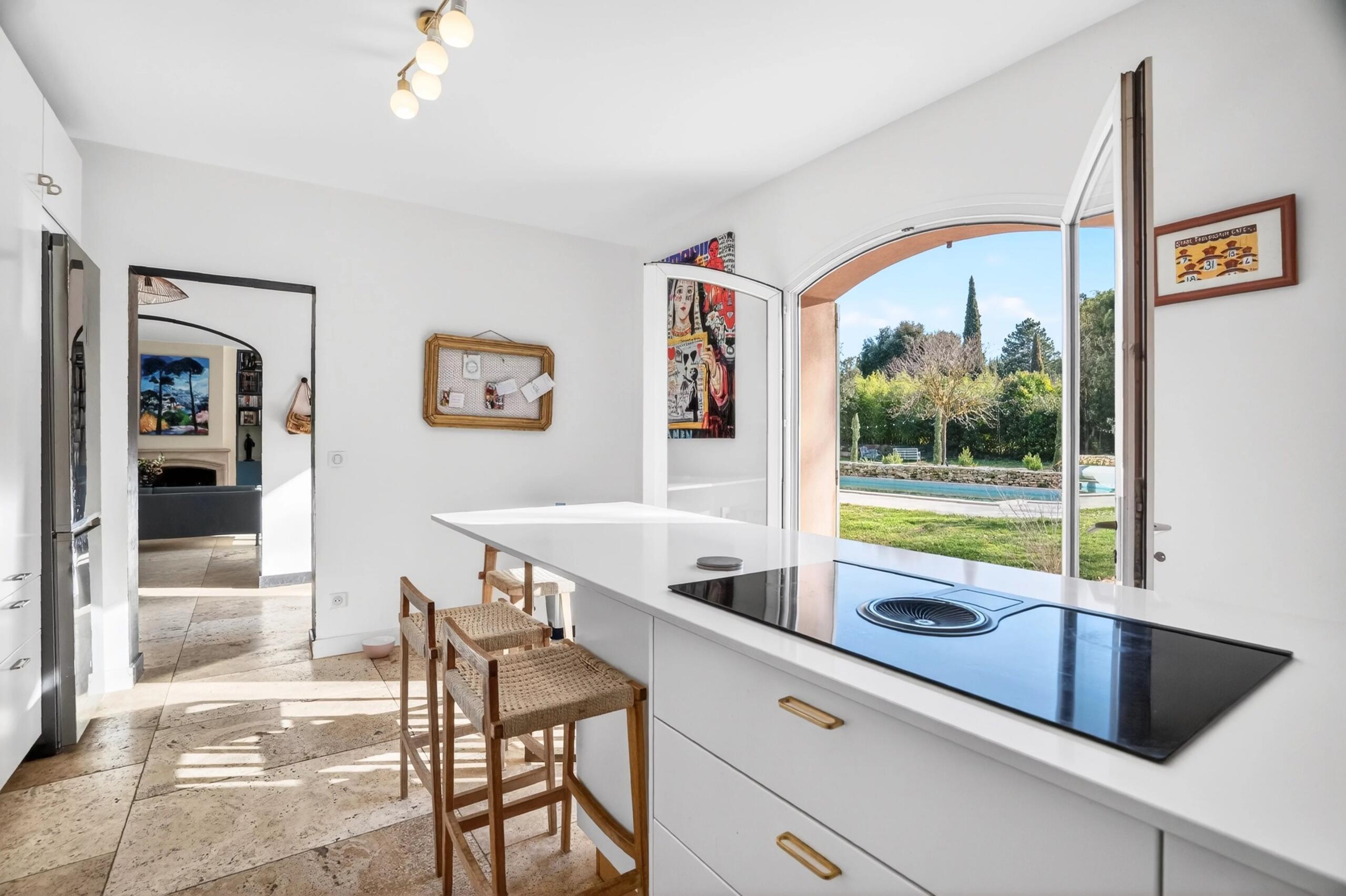 Beautiful Provençal Bastide with Pool and Outbuildings –Célony, Aix-en-Provence, Provence-Alpes-Côte d’Azur – France – BVI84498