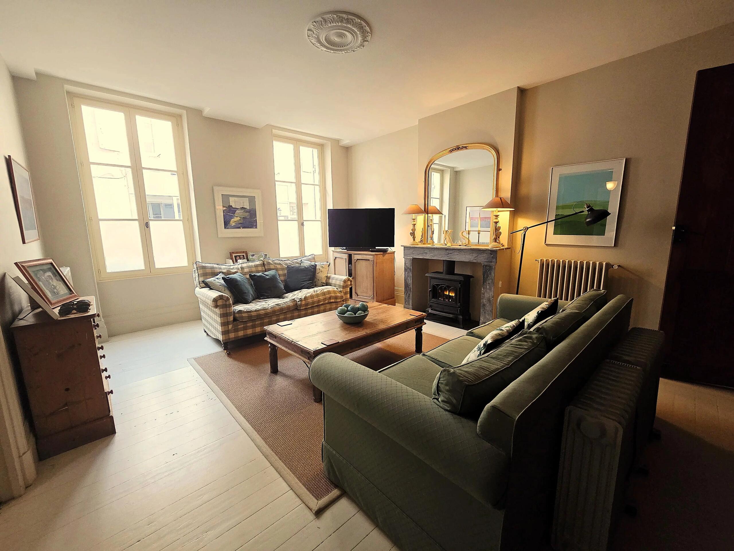 Elegant and Substantial Townhouse with Roof Garden and Independent Apartment – Eymet, Aquitaine – France – BVI83388