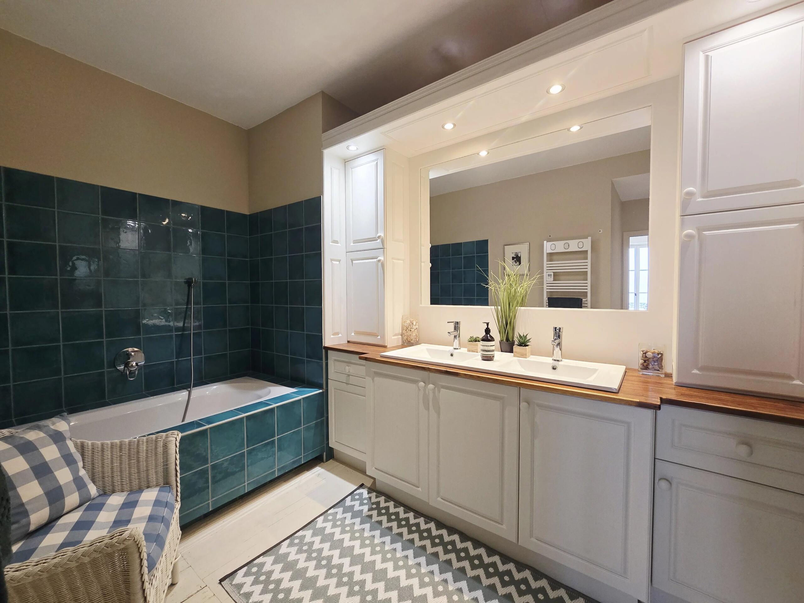 Elegant and Substantial Townhouse with Roof Garden and Independent Apartment – Eymet, Aquitaine – France – BVI83388