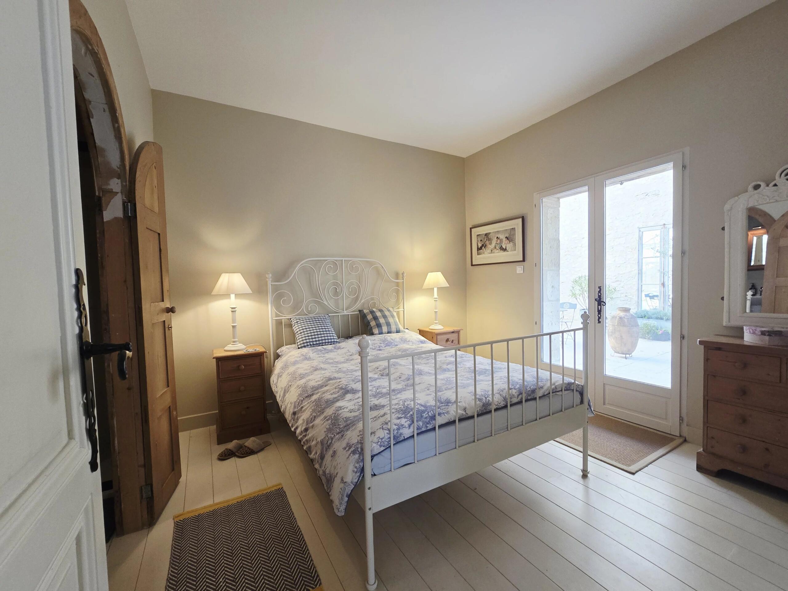 Elegant and Substantial Townhouse with Roof Garden and Independent Apartment – Eymet, Aquitaine – France – BVI83388