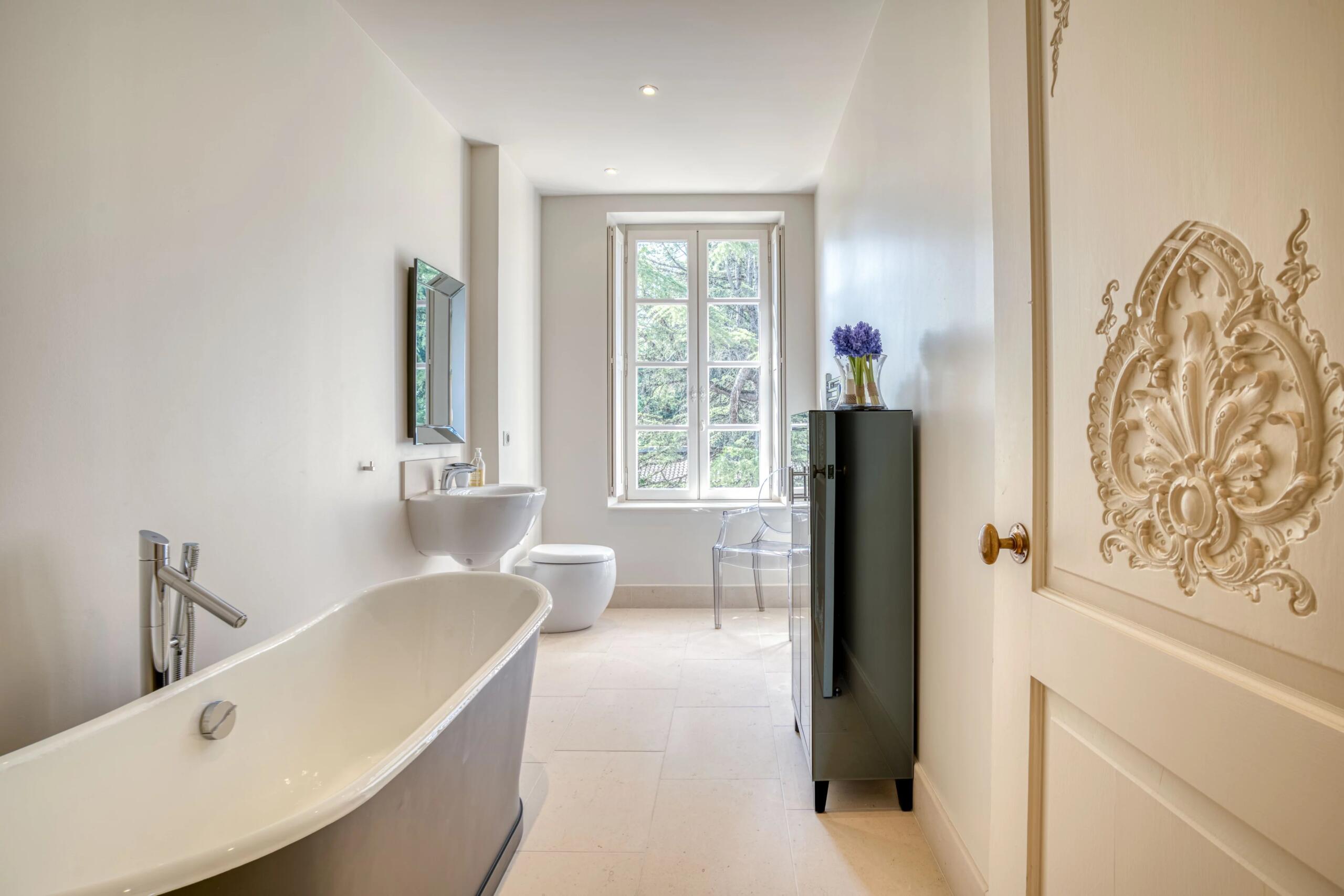 Elegant Riverside Estate with Pool and Tennis Court, Aquitaine – France – BVI82407