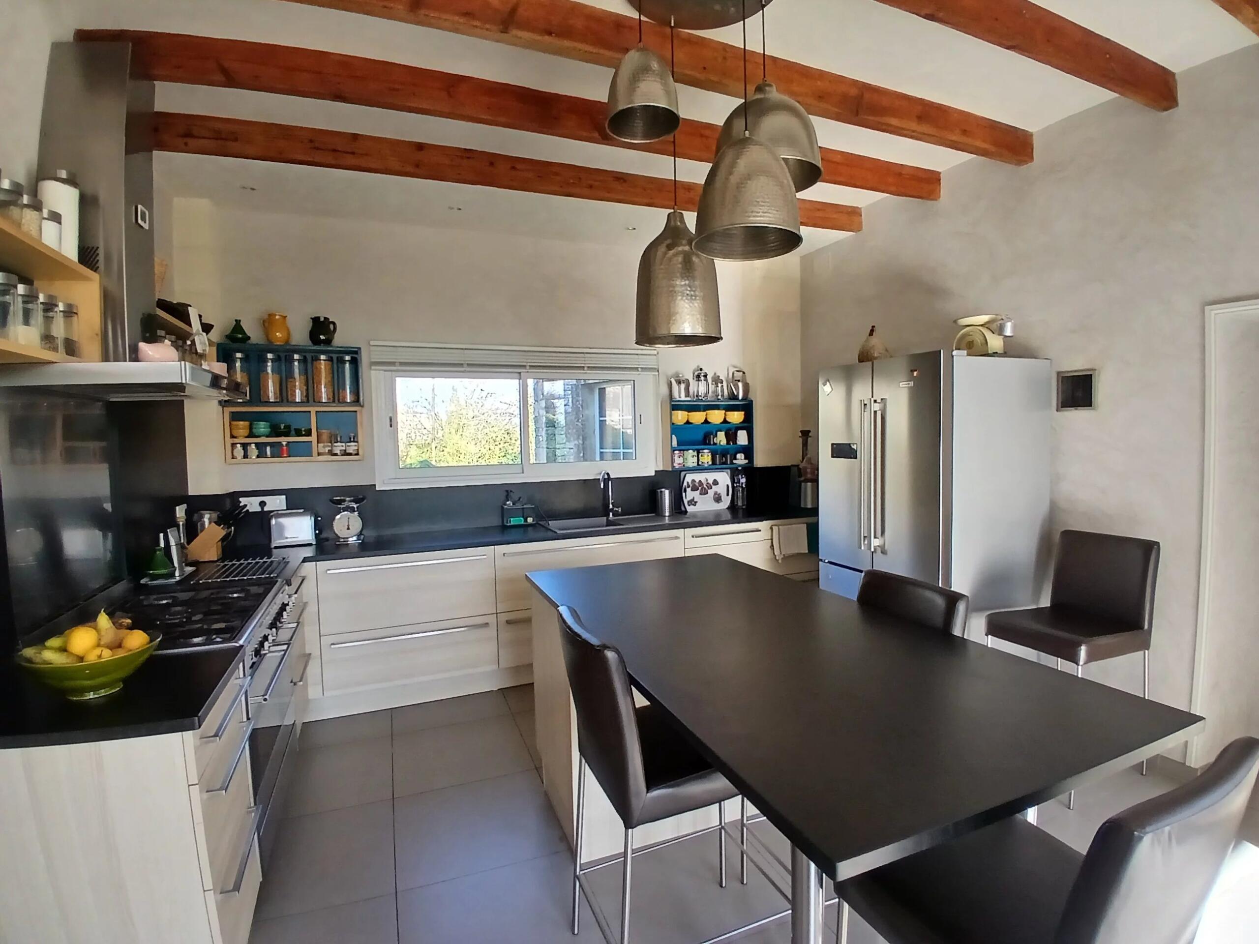 Beautiful charantaise home with annexe and outbuildings, Poitou-Charentes – France – BVI84172