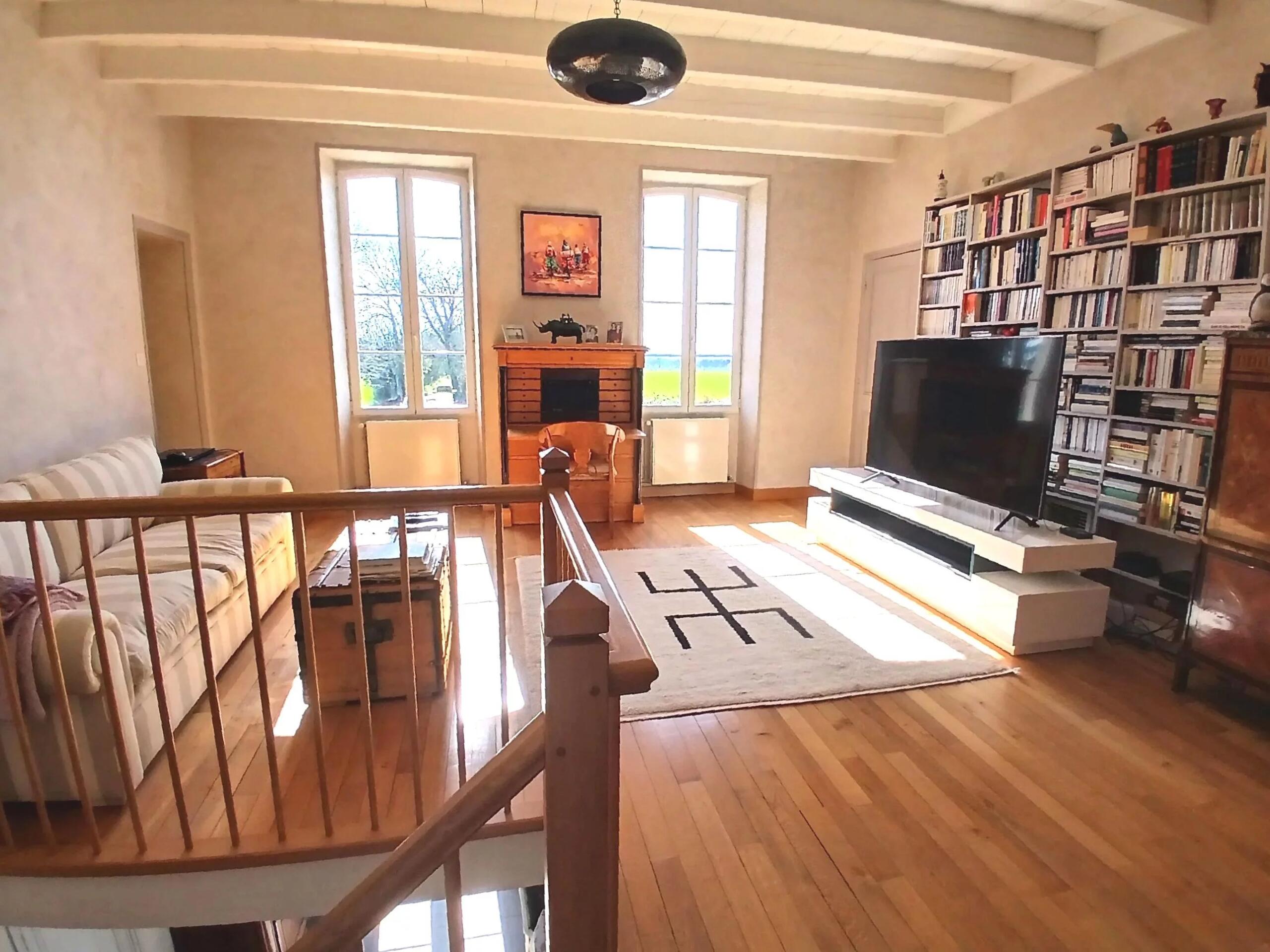 Beautiful charantaise home with annexe and outbuildings, Poitou-Charentes – France – BVI84172