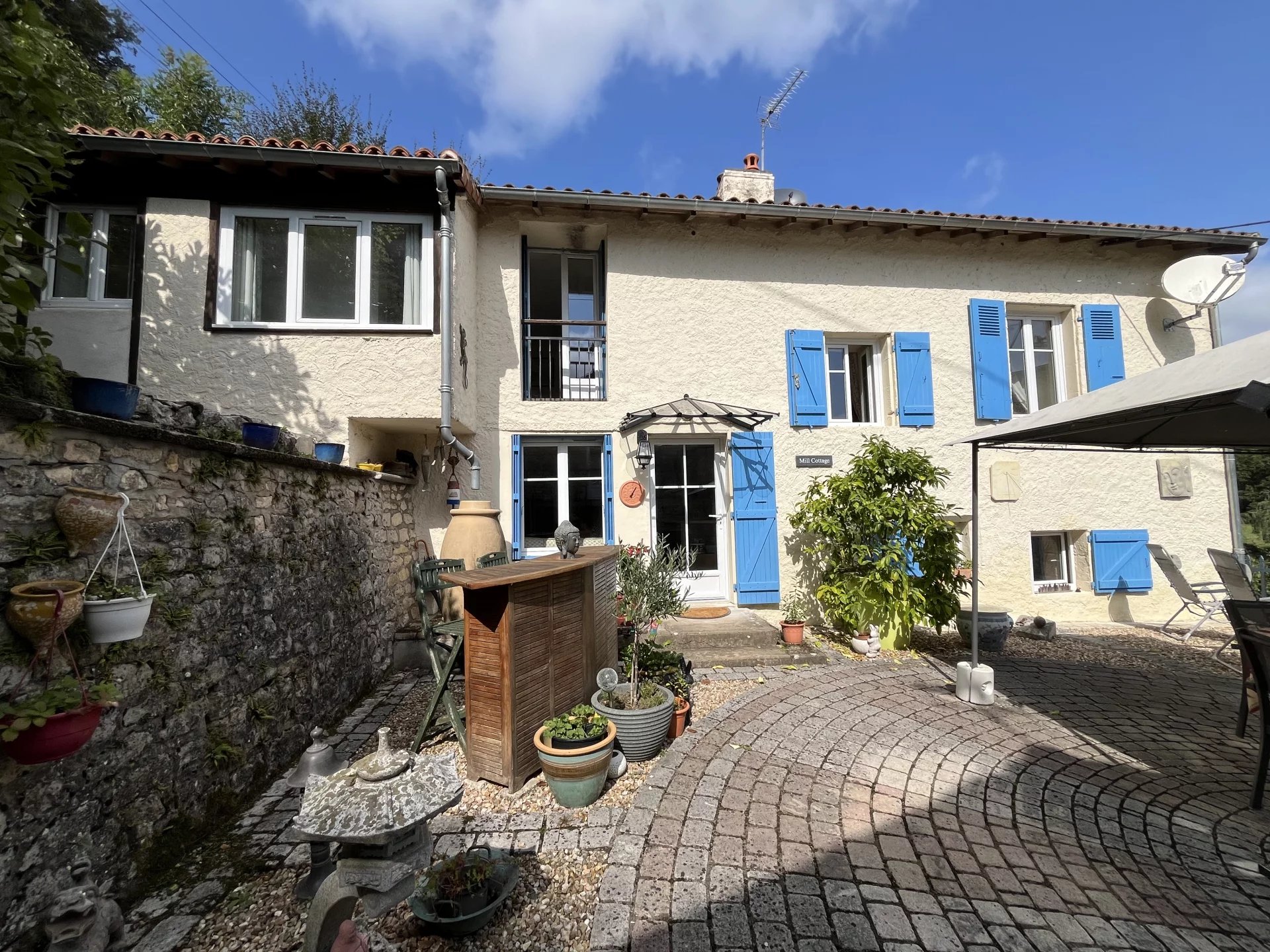 Fantastic Moulin complex on the Vienne river!, Poitou-Charentes – France – BVI76957