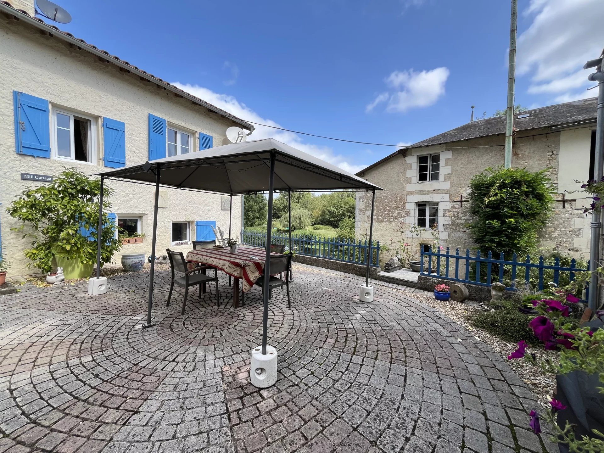 Fantastic Moulin complex on the Vienne river!, Poitou-Charentes – France – BVI76957