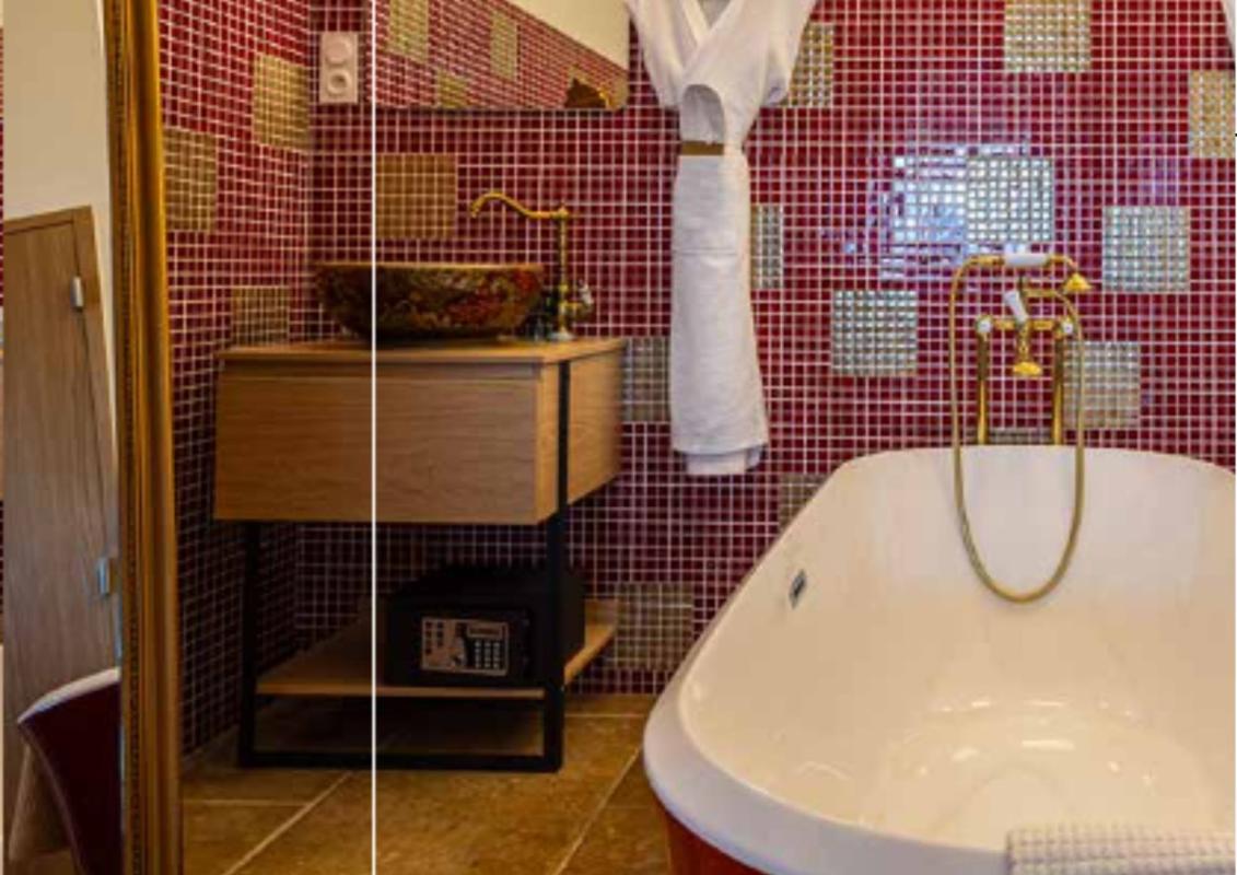 17 bedroom maison in Gordes, Vaucluse, France