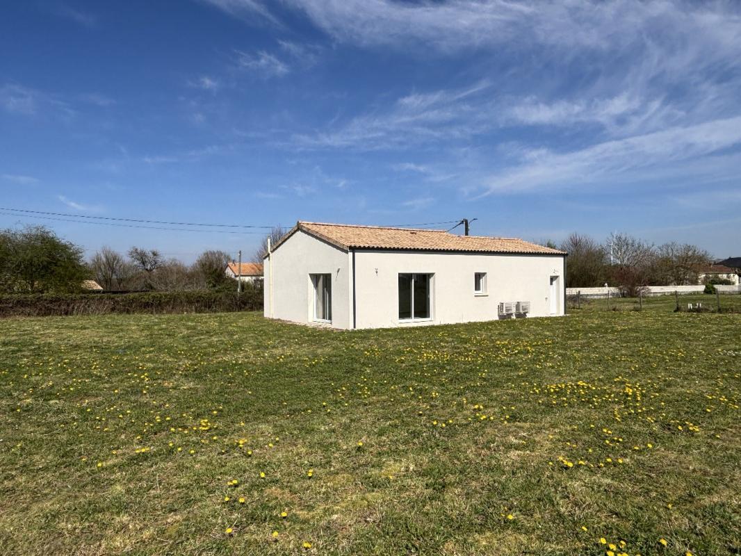 2 bedroom maison in Vouleme, Vienne, France