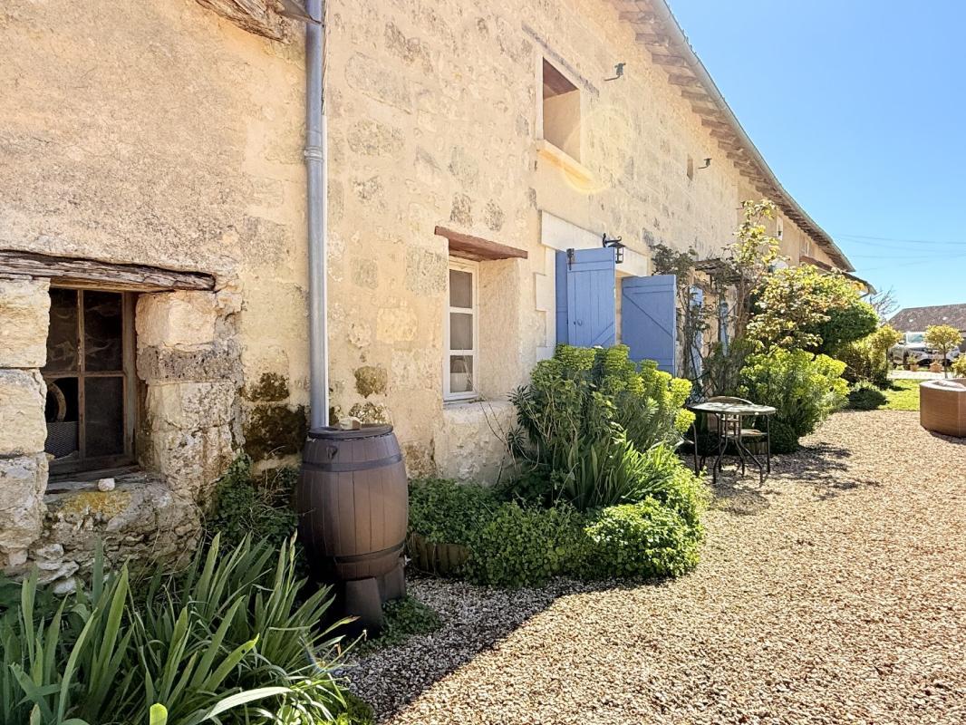 3 bedroom propriete in Aubeterre Sur Dronne, Charente, France