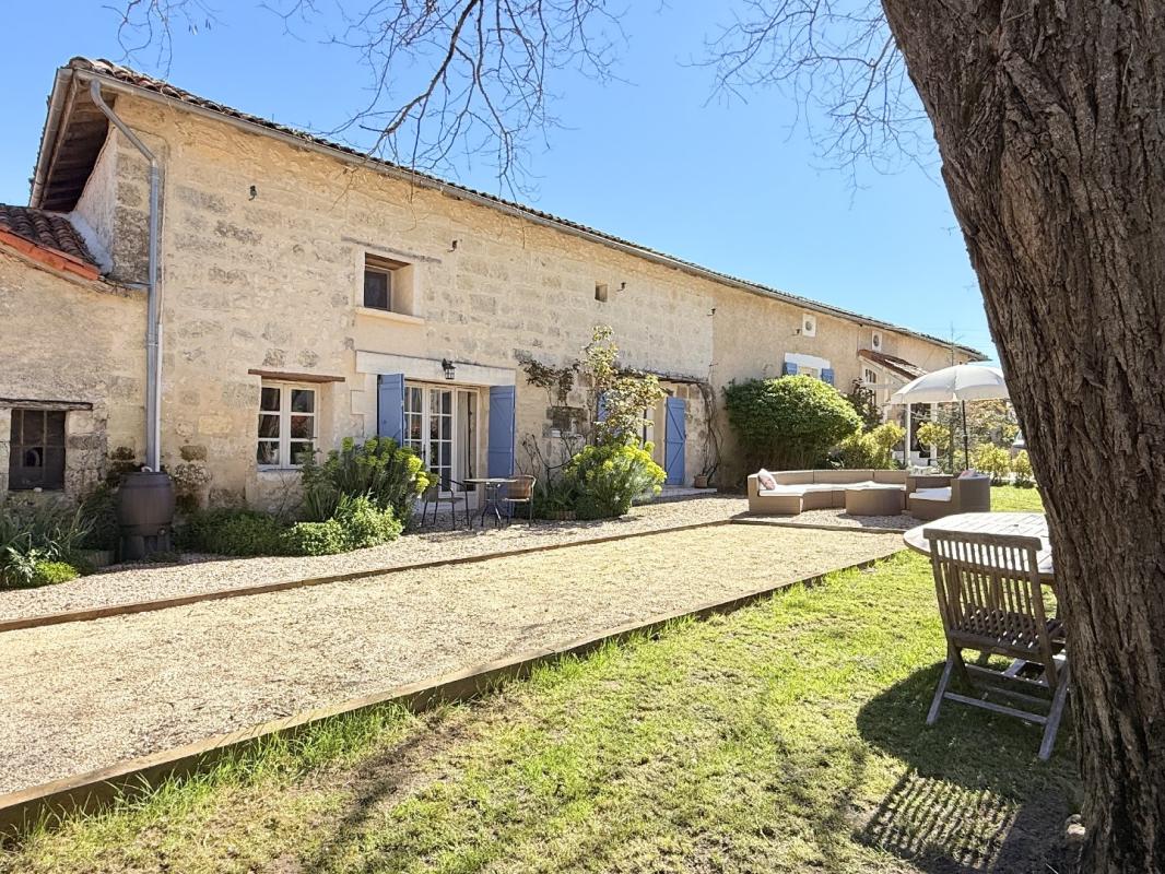 3 bedroom propriete in Aubeterre Sur Dronne, Charente, France