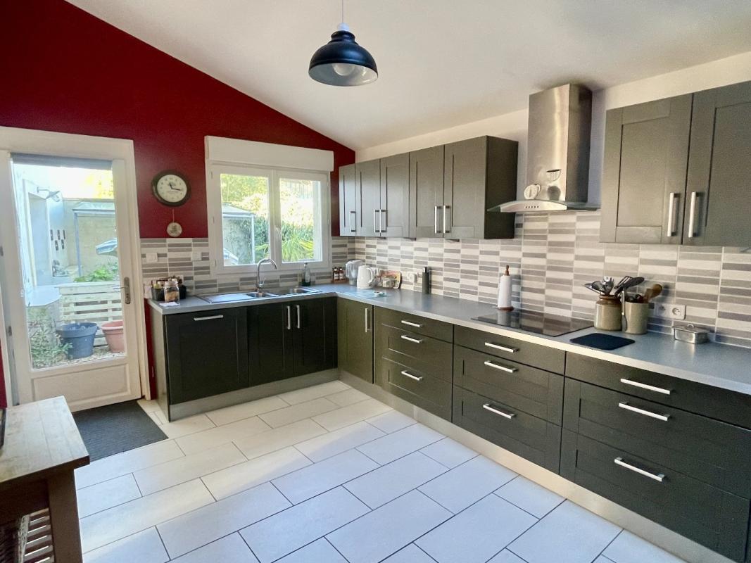 4 bedroom maison in Saint Mande Sur Bredoire, Charente-Maritime, France