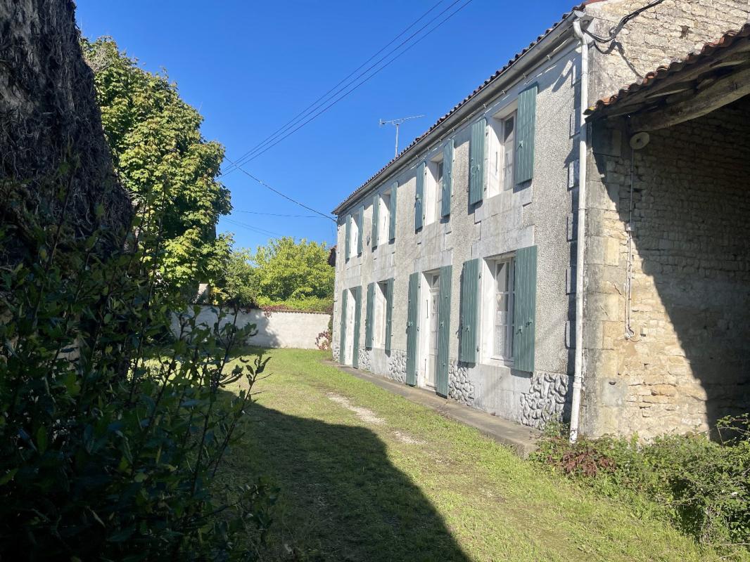 3 bedroom maison in Doeuil Sur Le Mignon, Charente-Maritime, France