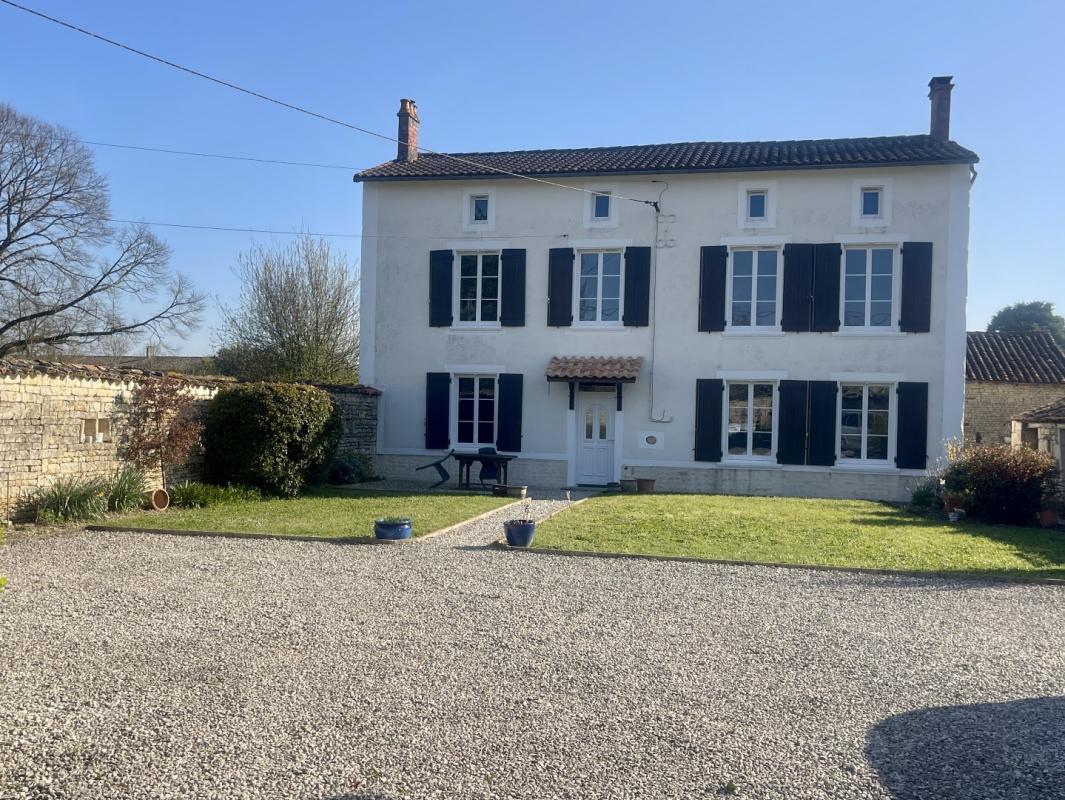 3 bedroom propriete in Loubille, Deux-Sèvres, France