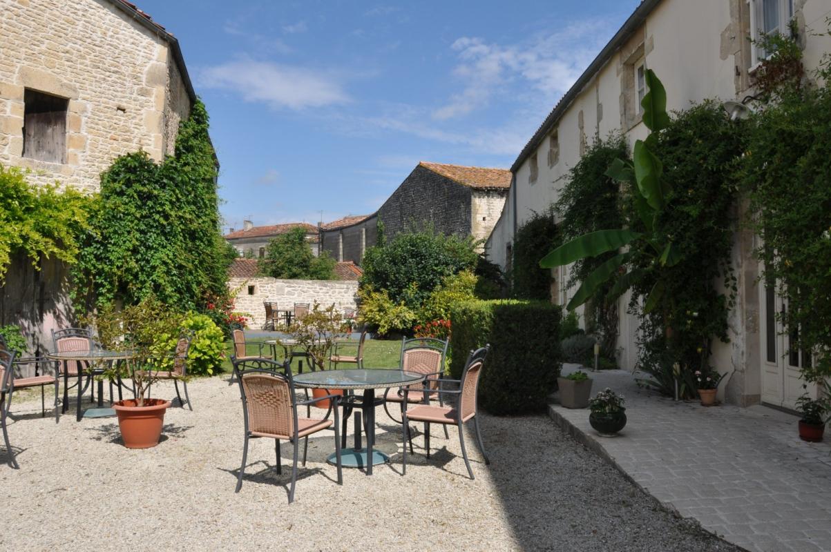 12 bedroom maison in Aulnay, Charente-Maritime, France