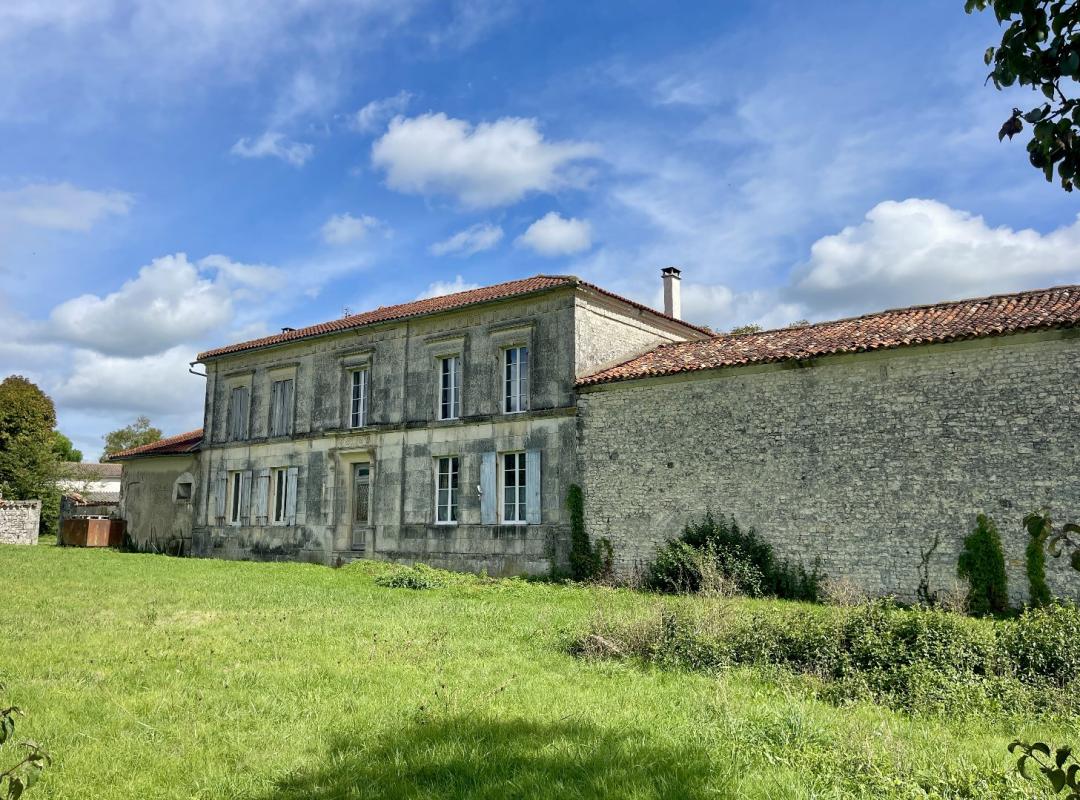 3 bedroom maison de maitre in Saint Martial Sur Ne, Charente-Maritime, France