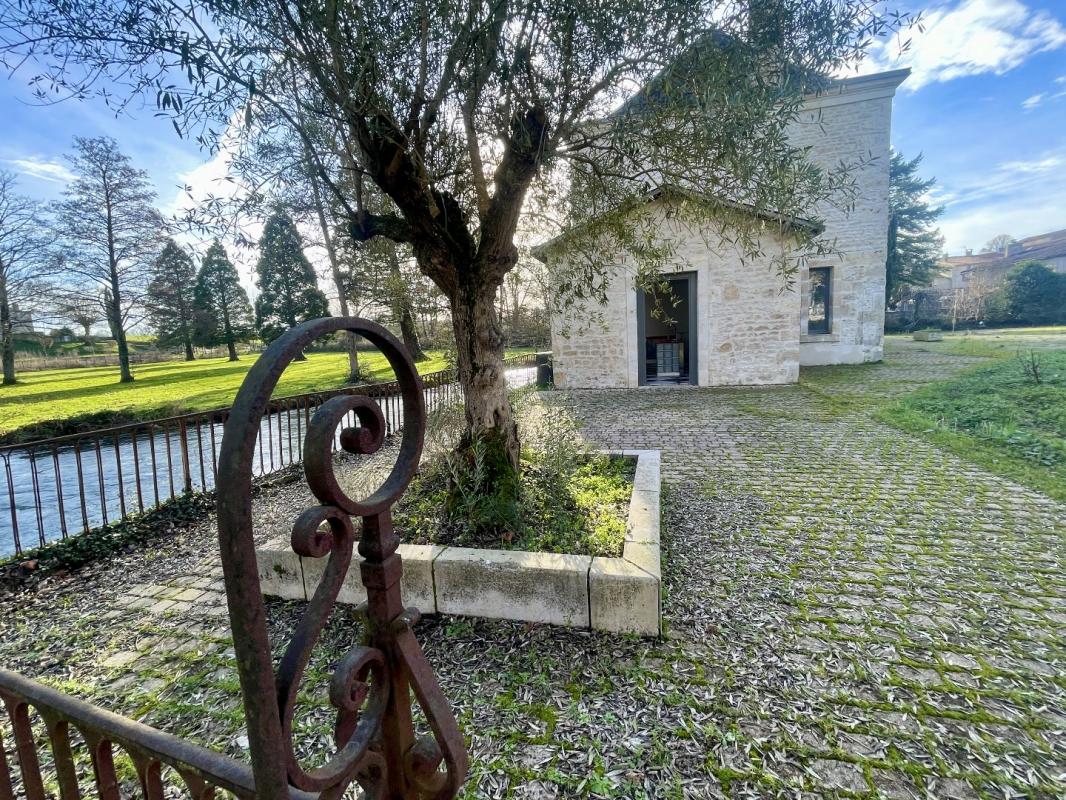 4 bedroom maison de maitre in Salles, Deux-Sèvres, France