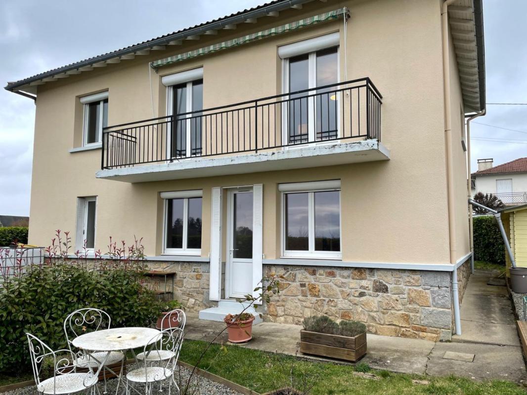 4 bedroom maison in Pleaux, Cantal, France